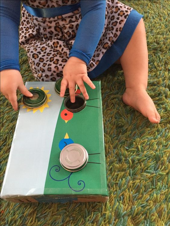 Matching lids to jars, Thursday box of activities